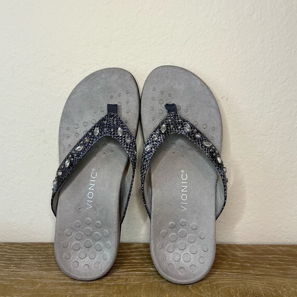 Vionic Lucia Flip Flop Gray and Silver with Rhinestones Women's size 9